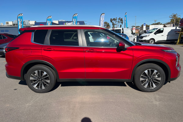 2025 Mitsubishi Outlander ZM LS SUV Image 4