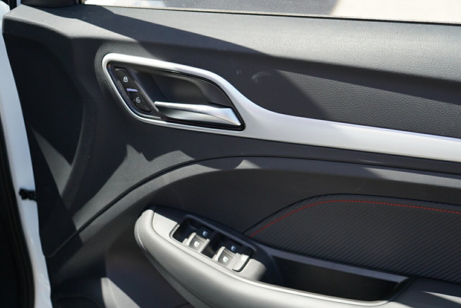 2023 MG ZST S13 Core SUV Image 18