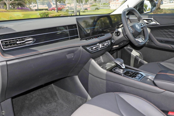 2025 MG HS AS33 Essence SUV Image 7