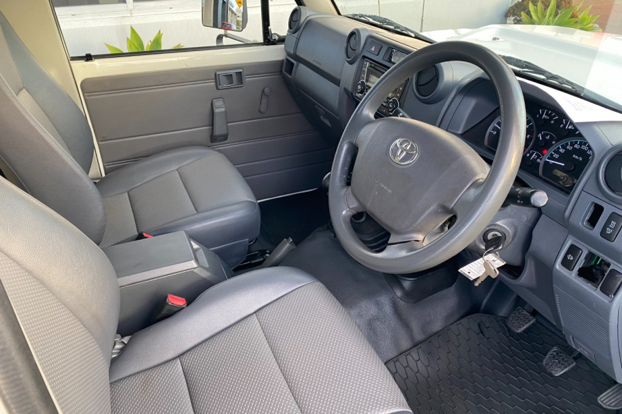 2017 Toyota Landcruiser VDJ79R Turbo GX Cab chassis Image 8