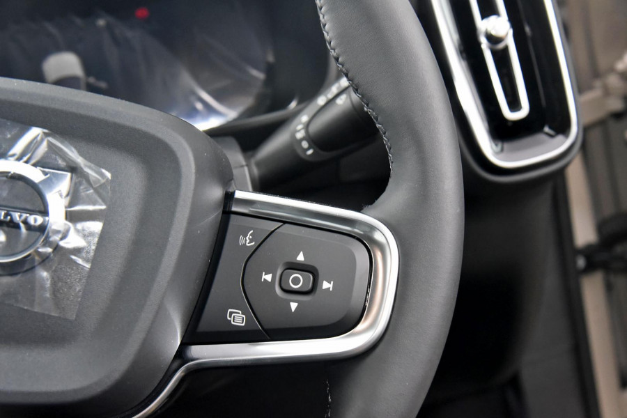 2024 MY25 Volvo XC40  Plus B4 SUV Image 14