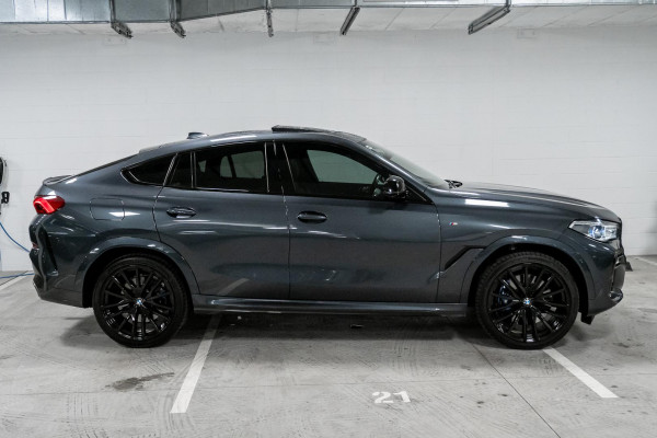 2021 BMW X6 G06 M50i SUV image 3