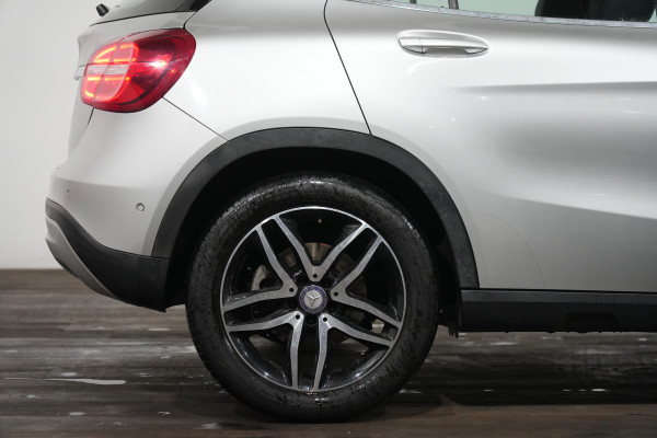 2017 Mercedes-Benz GLA-Class 180 SUV image 6