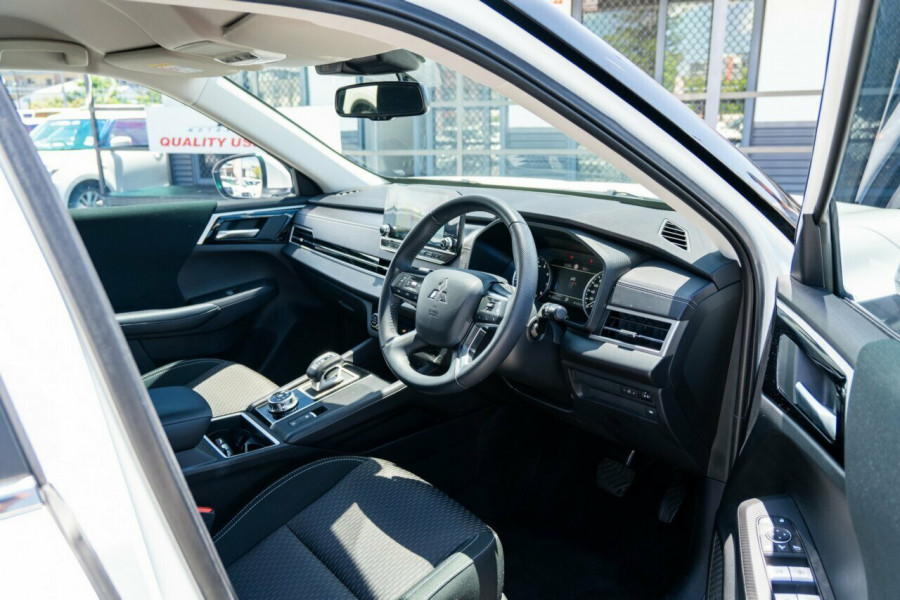 2023 Mitsubishi Outlander ZM LS SUV Image 16
