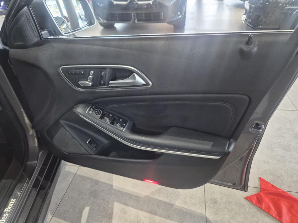 2018 Mercedes-Benz GLA-Class X156 GLA180 SUV image 11
