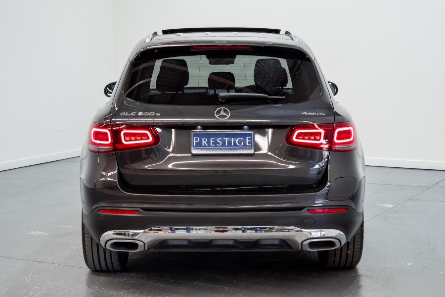 2020 Mercedes-Benz GLC-Class 300e 4matic (Hybrid) SUV Image 10