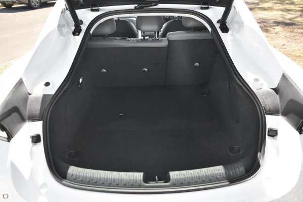2025 MG IM5 P12L Performance Hatch Image 8