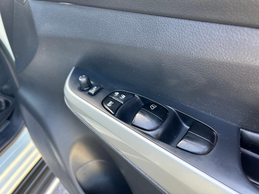 2019 Nissan Navara D23 Series 3 ST-X King Cab Pickup Image 23