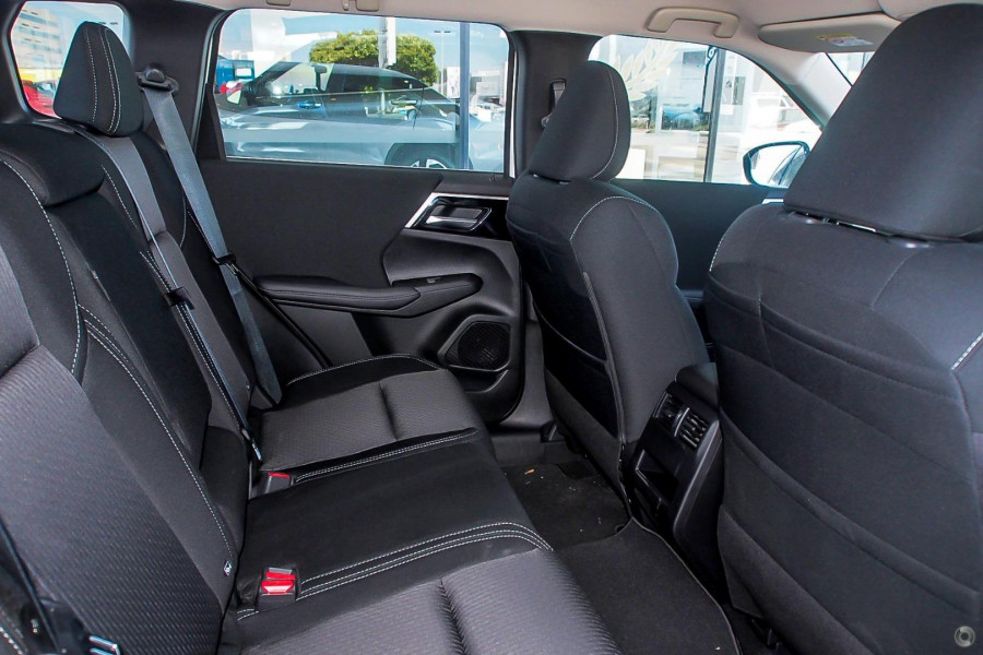 2024 Mitsubishi Outlander ZM ES SUV Image 8