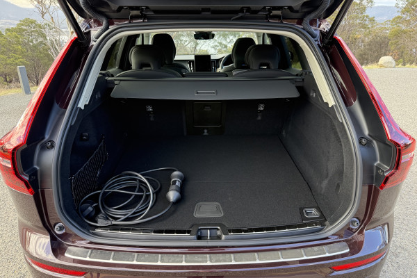 2025 MY26 Volvo XC60 UZ Plus T8 Plug-in Hybrid Dark SUV Image 24