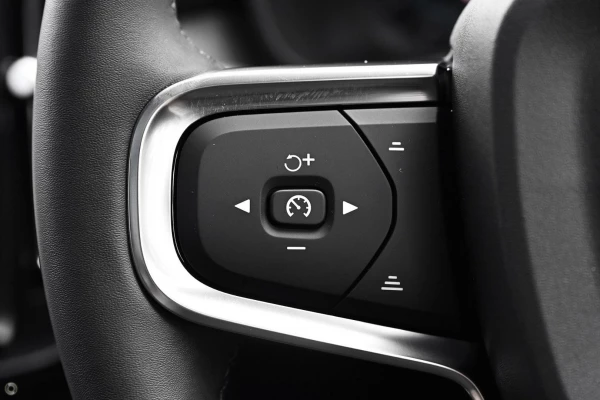 2025 MY26 Volvo XC40 XZ Ultra B4 Bright SUV Image 15