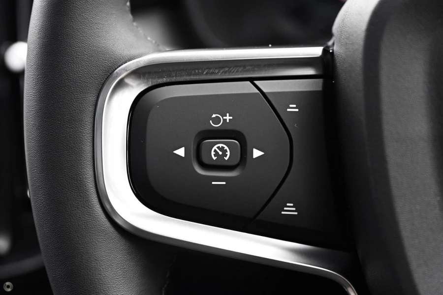 2025 MY26 Volvo XC40 XZ Ultra B4 Bright SUV Image 15