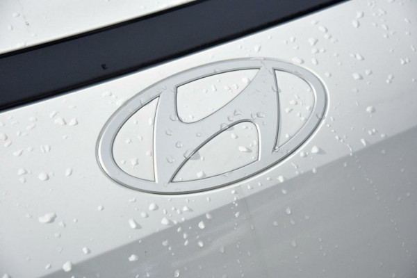 2026 MY27 Hyundai Staria Load US4.V4  Van Image 12