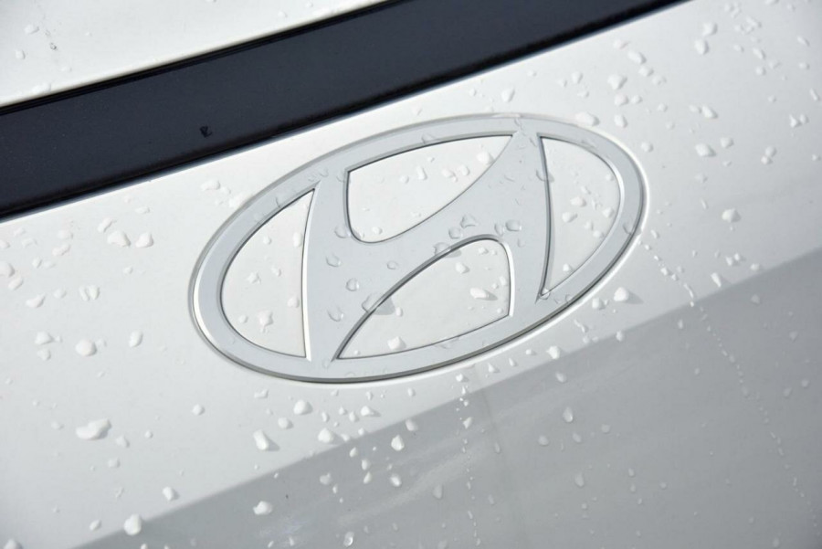 2026 MY27 Hyundai Staria Load US4.V4  Van Image 12