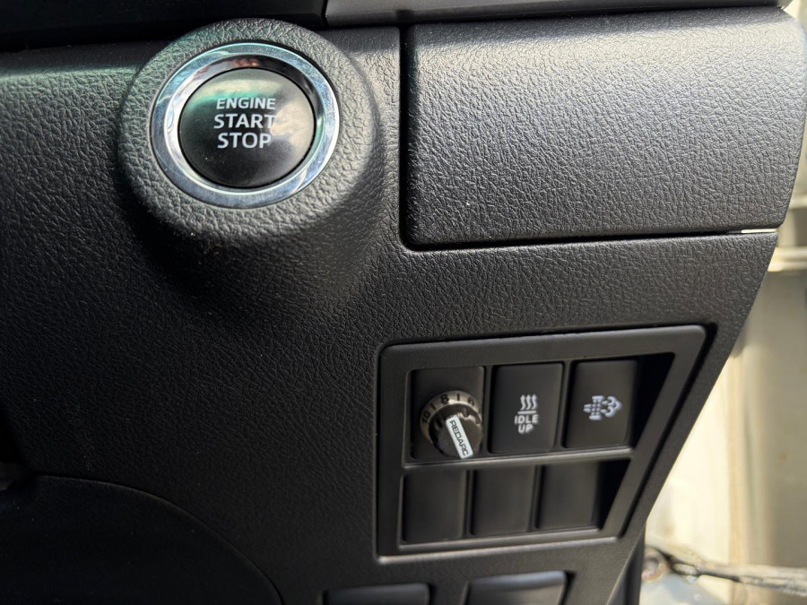 2016 Toyota HiLux  SR5 Double Cab Pick Up Image 19