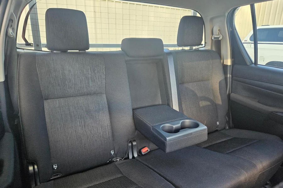 2020 Toyota HiLux  SR Dual Cab Cab Chassis Image 30