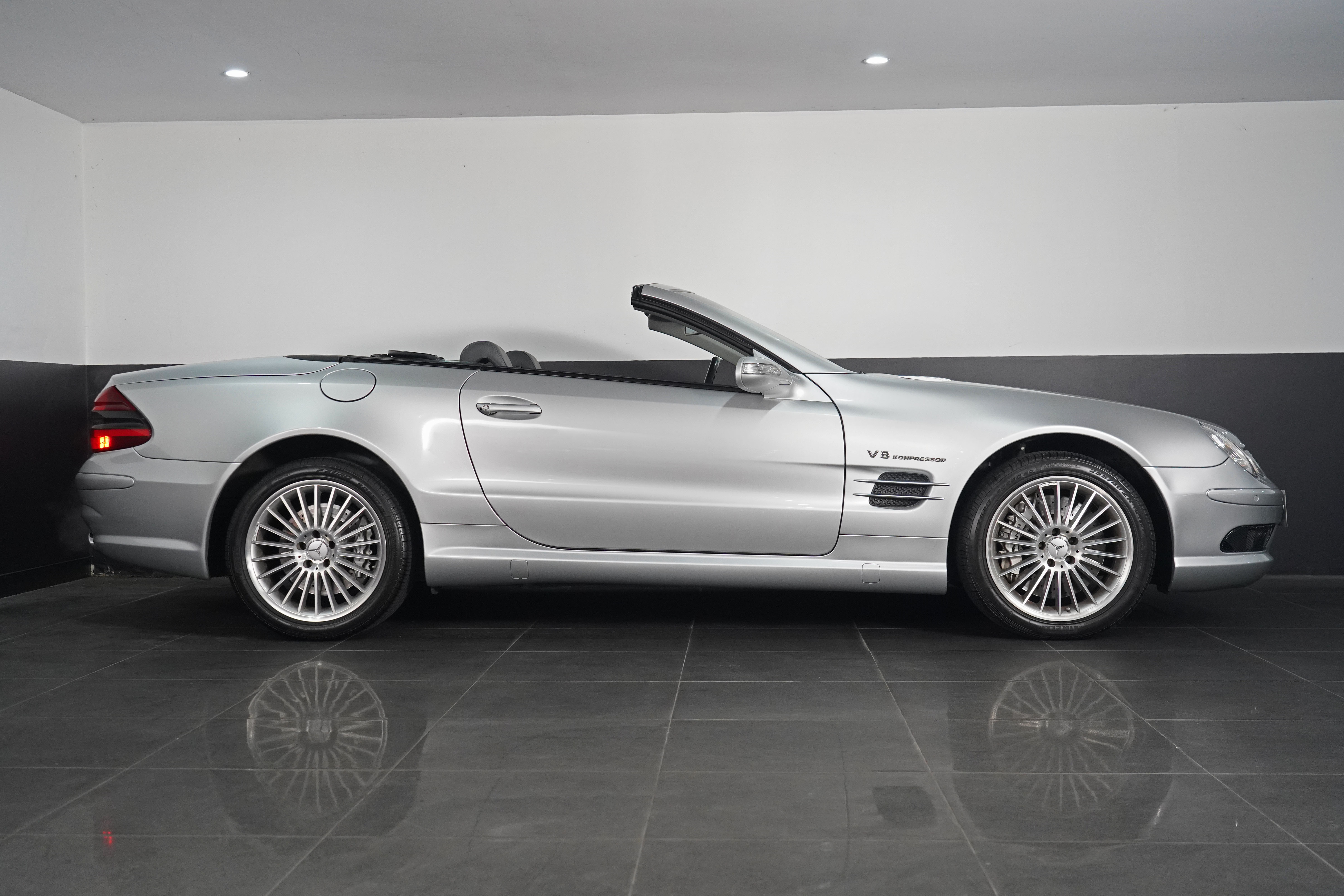 2003 Mercedes-Benz SL 55 AMG Convertible Image 11