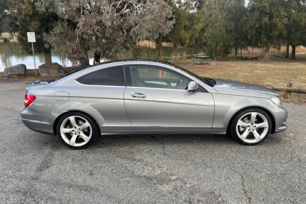 2013 Mercedes-Benz C-Class C250 Coupe Image 3