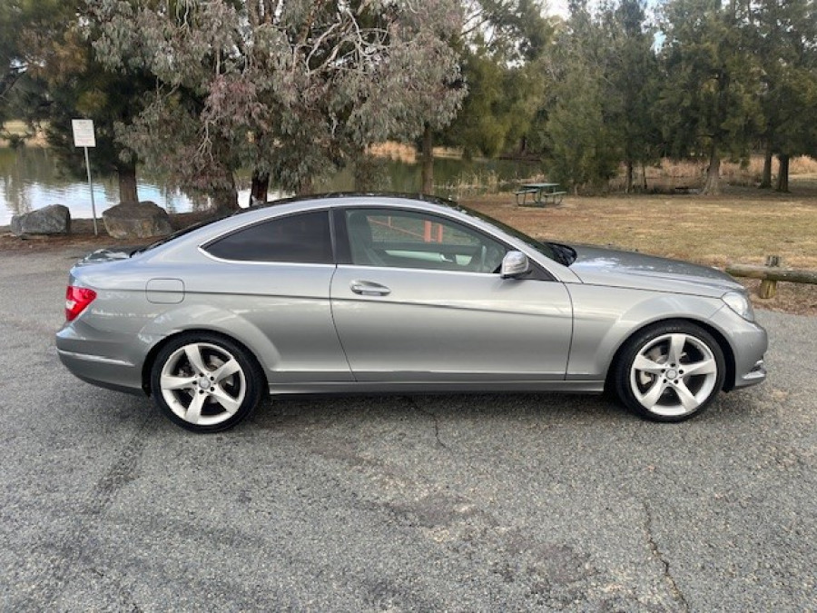 2013 Mercedes-Benz C-Class C250 Coupe Image 3