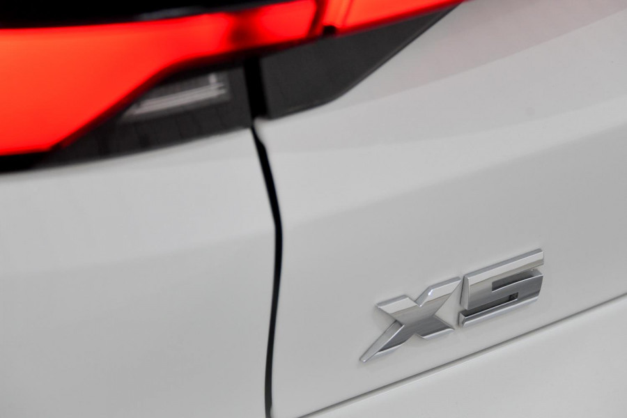 2024 BMW X5 G05 LCI M60i SUV