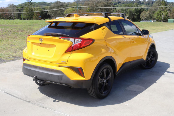 2017 Toyota C-HR NGX50R  SUV Image 4