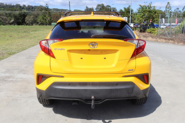 2017 Toyota C-HR NGX50R  SUV Image 5