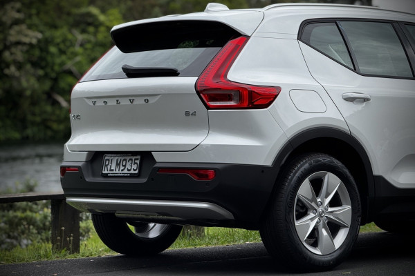 2025 Volvo XC40 XZ Plus B4 SUV Image 9