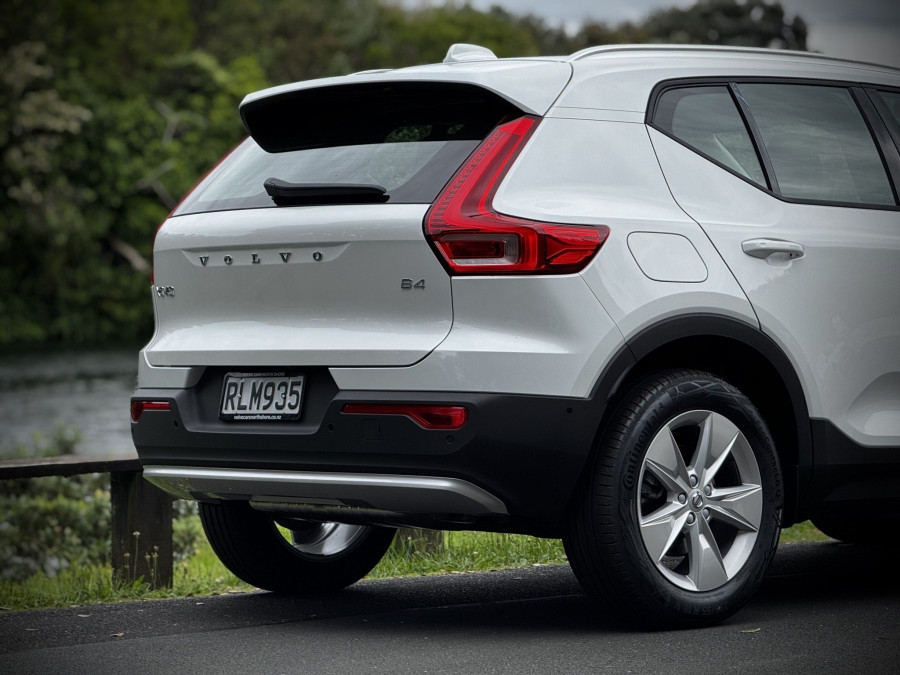 2025 Volvo XC40 XZ Plus B4 SUV Image 9