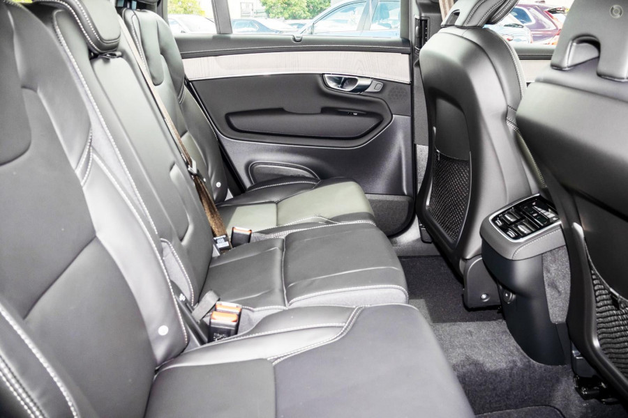 2026 Volvo XC90 L Series Ultra B5 Dark SUV Image 9