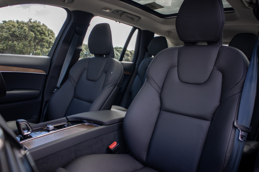 2024 Volvo XC90 B5 AWD PLUS SUV Image 19