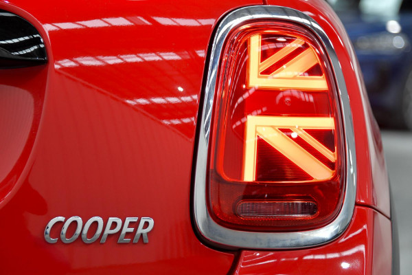 2022 MINI Cooper F55 LCI-2 C Classic Hatch image 29
