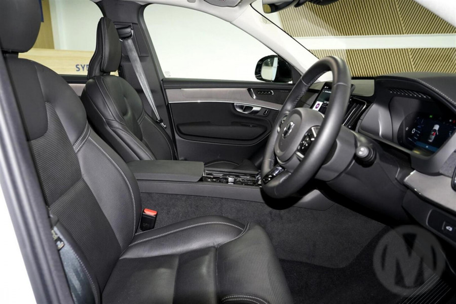 2026 Volvo XC90 L Series Ultra B5 Dark SUV Image 10