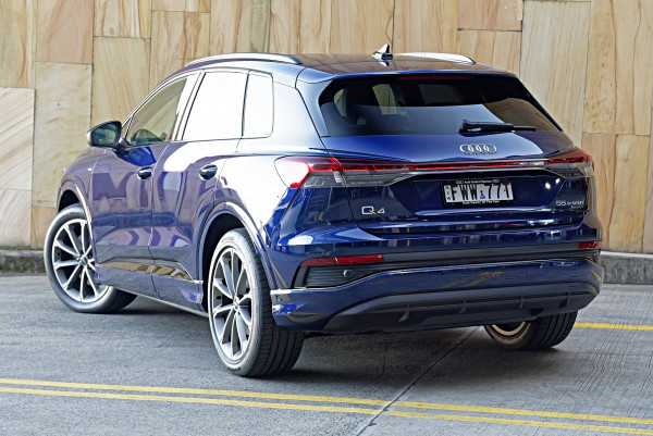 2025 MY24 Audi Q4 e-tron F4 55 SUV image 2