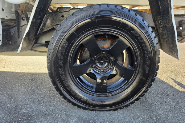 2017 Isuzu D-MAX  SX Cab Chassis Image 11
