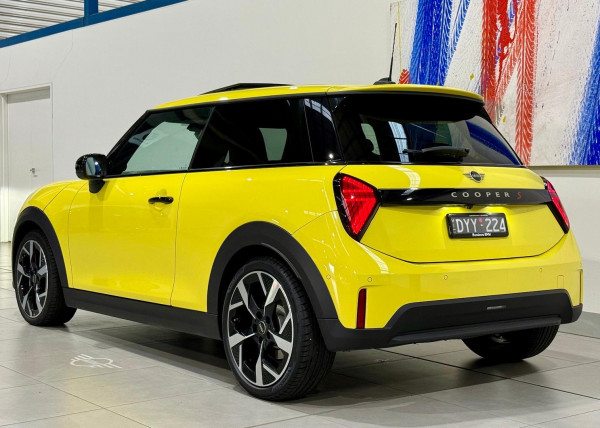2025 MINI Cooper F65 S Favoured Hatch image 5