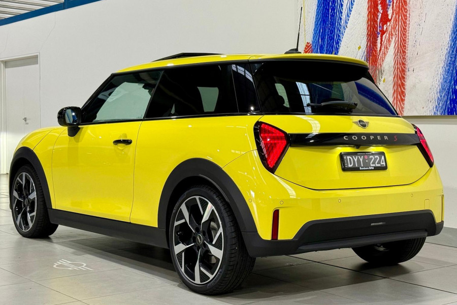 2025 MINI Cooper F65 S Favoured Hatch