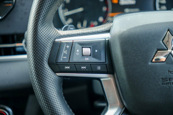 2024 Mitsubishi Outlander ZM LS SUV Image 9