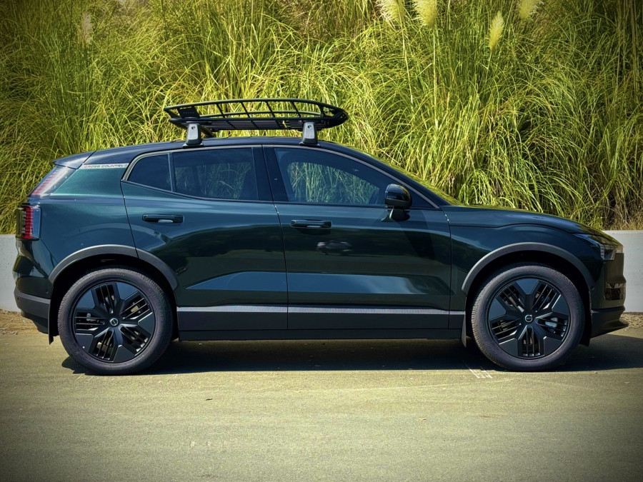 2026 Volvo EX30 Cross Country  Ultra Twin Motor Performance SUV Image 7