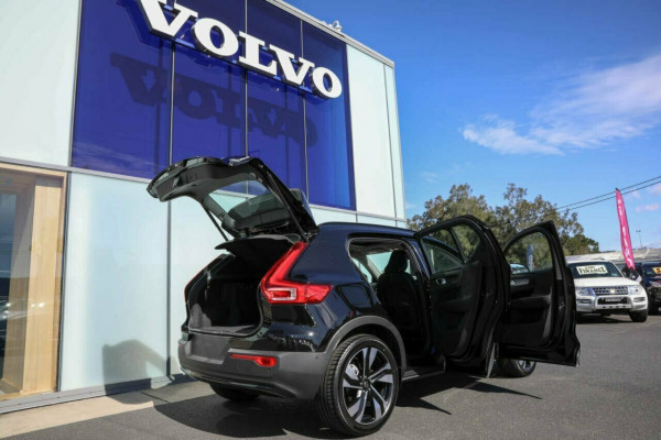 2023 Volvo XC40 XZ Ultimate B5 Dark SUV Image 2