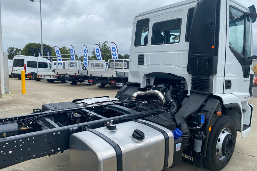 2022 Iveco Eurocargo Cab chassis Image 7