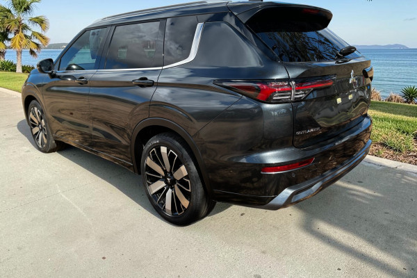 2025 Mitsubishi Outlander ZM Exceed SUV Image 4