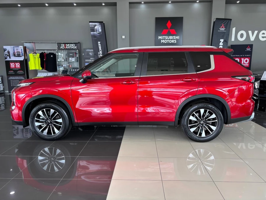 2025 Mitsubishi Outlander ZM LS SUV Image 4