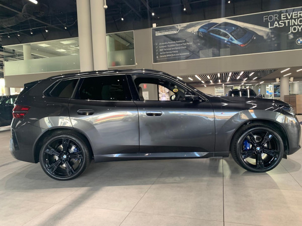 2025 BMW X3 G45 30e xDrive SUV image 3