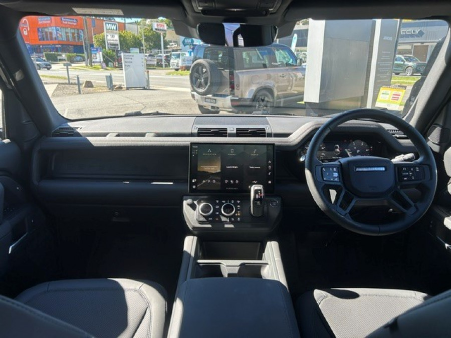 2025 MY26 Land Rover Defender L663 110 D350 X-Dynamic SE SUV Image 14