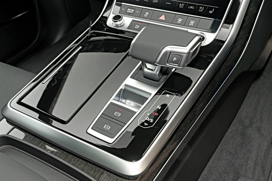 2026 Audi Q8 F1 TFSI e 360kW S line | PHEV SUV