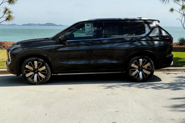 2025 Mitsubishi Outlander ZM Exceed SUV Image 8