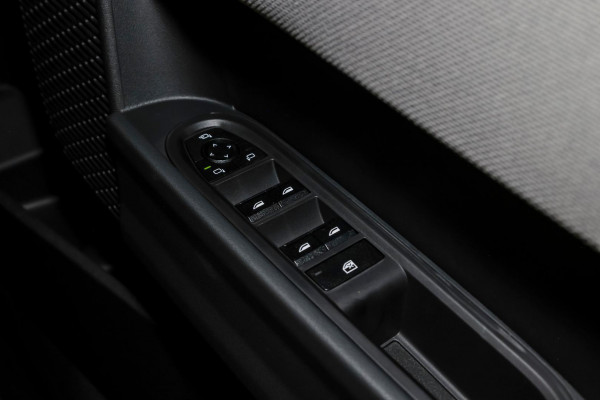 2025 MINI Cooper F65 C Favoured Hatch