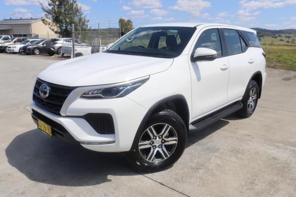 2023 Toyota Fortuner GUN156R GX SUV Image 3