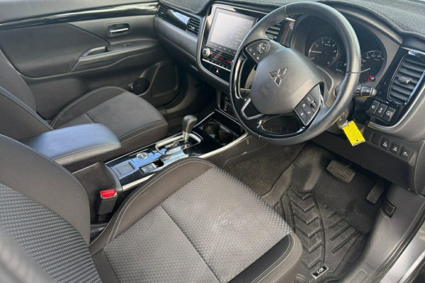 2021 Mitsubishi Outlander ZL ES SUV Image 9