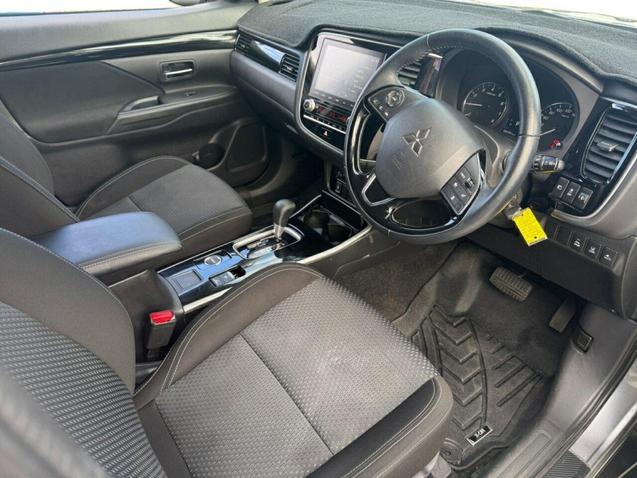 2021 Mitsubishi Outlander ZL ES SUV Image 9
